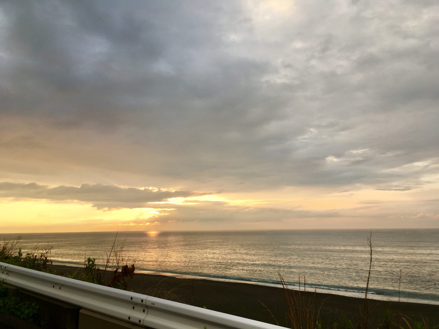 【屋根あり】新潟県「道の駅 親不知ピアパーク」車中泊スポットご紹介！【騒音注意】 車中泊女子＆初心者向けバンライフブログ