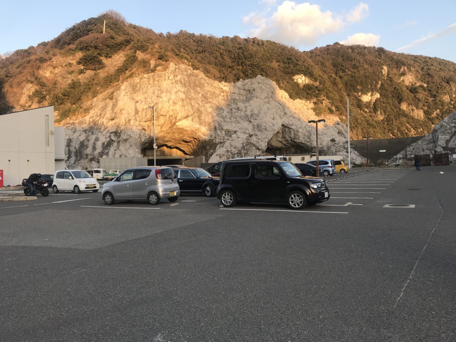 道の駅白崎海洋公園で車中泊!夕日が最高でした! 車中泊女子&初心者向けバンライフブログ 道の駅白崎海洋公園で車中泊!夕日が最高でした! 車中泊女子&初心者向けバンライフブログ